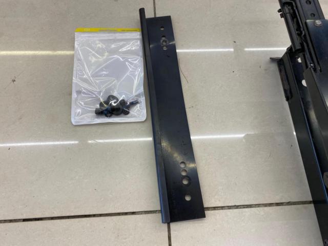 Legacy/BE5/BH5/Driver's side/RHRECARO
Seat rail