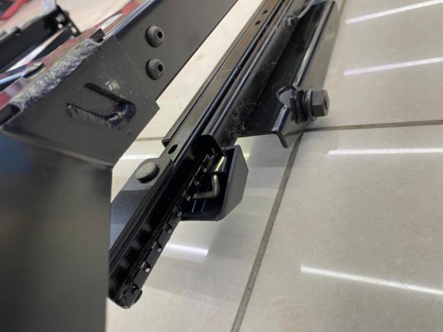 Legacy/BE5/BH5/Driver's side/RHRECARO
Seat rail