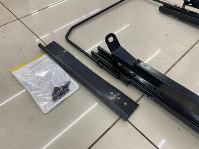 Legacy/BE5/BH5/Driver's side/RHRECARO
Seat rail