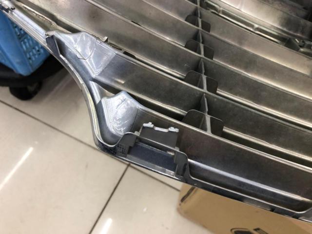 Nissan Elgrand/E52 (Early Model) Genuine Parts
Front grille