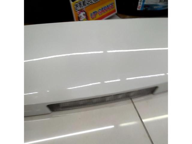 Nissan Elgrand/E52 Genuine Parts
Rear spoiler
With high-mount