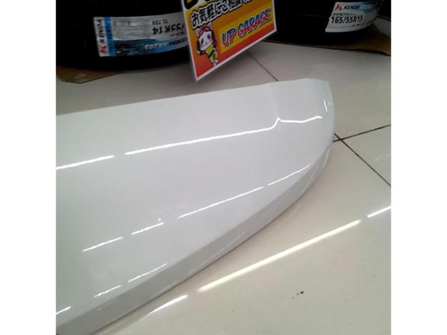 Nissan Elgrand/E52 Genuine Parts
Rear spoiler
With high-mount