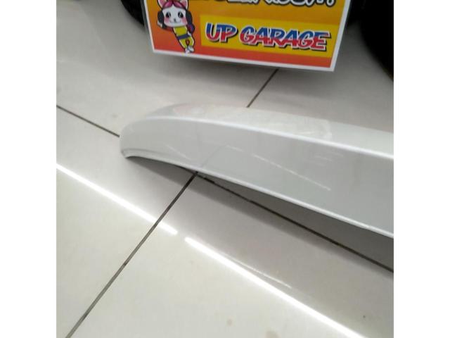 Nissan Elgrand/E52 Genuine Parts
Rear spoiler
With high-mount
