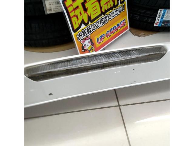 Nissan Elgrand/E52 Genuine Parts
Rear spoiler
With high-mount