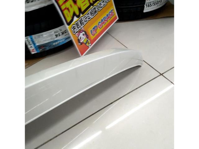 Nissan Elgrand/E52 Genuine Parts
Rear spoiler
With high-mount