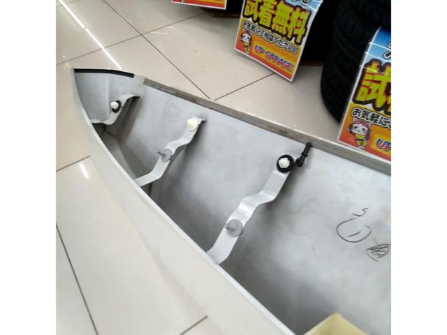 Nissan Elgrand/E52 Genuine Parts
Rear spoiler
With high-mount