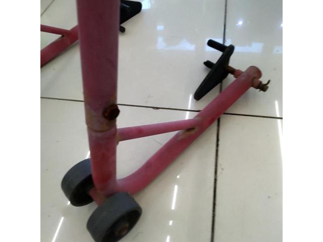 Unknown Manufacturer
Maintenance stand