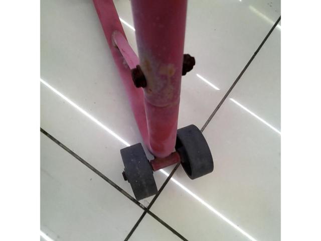 Unknown Manufacturer
Maintenance stand