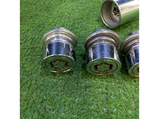 Genuine LEXUS locking nuts
M12XP1.5
Genuine flat seat nut