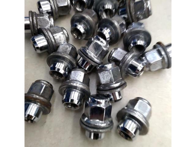 M12xP1.5 TOYOTA
Genuine flat seat nut
20-piece set