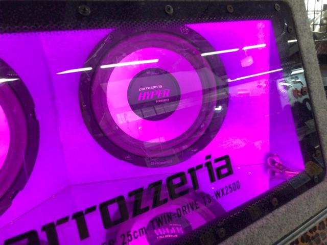 I want to go back to the Heisei era with LED specifications!! carrozzeria
TS-WX2500
BOX with subwoofer 