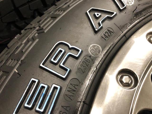 THE
ROT
WHEELS
RO401
+
KENDA
KR28
LT225 / 70R16