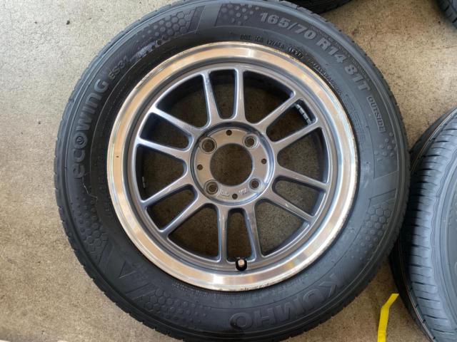 BADX
FUTEX
6 twin-spoke wheel
KUMHO
ECOWING
ES31
165 / 70R14