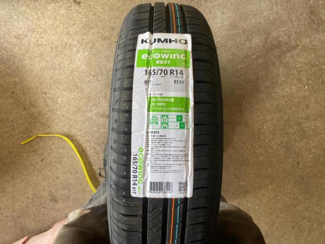 BADX
FUTEX
6 twin-spoke wheel
KUMHO
ECOWING
ES31
165 / 70R14