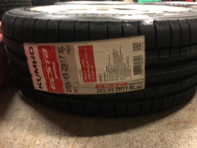 WORK
SEEKER
SX
+
KUMHO
ECSTA
SPORT
PS72
205 / 45R17