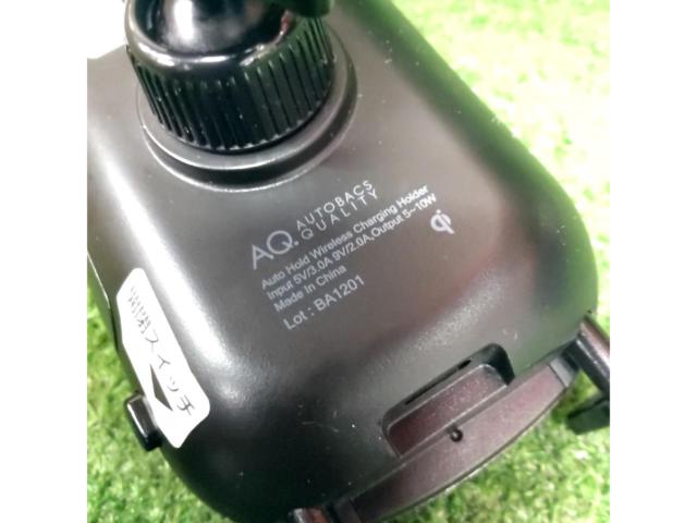 AUTOBACS
QUALITY
Automatic opening and closing wireless charging holder