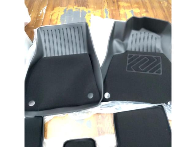 メーカー不明 テスラモデルY オールウェザーフロアマット