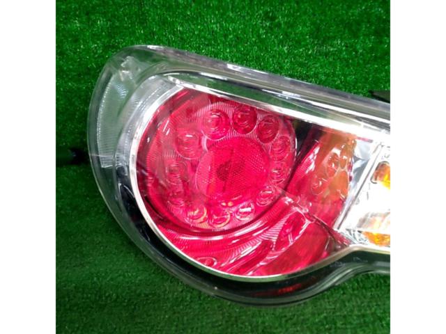 トヨタ 86/ZN6 前期純正テールレンズ 助手席側