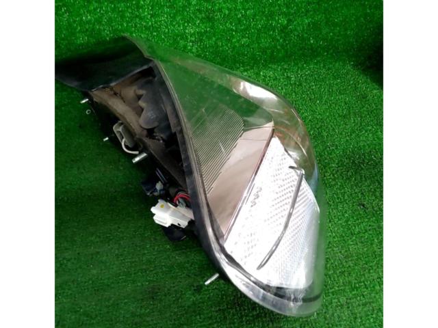 トヨタ 86/ZN6 前期純正テールレンズ 助手席側