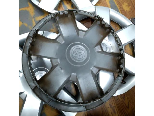 Toyota
Hiace 200
Original wheel cap