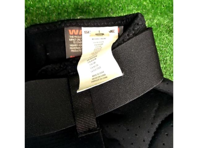 Sixsixone
Knee pad