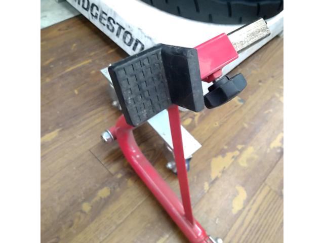 KIKAIYA
Maintenance stand
Rear
Comes with 5 casters