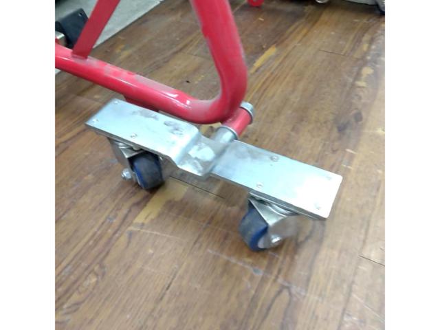 KIKAIYA
Maintenance stand
Rear
Comes with 5 casters