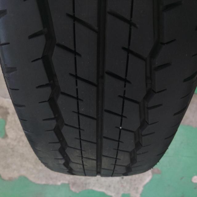 Toyota
Hiace genuine steel wheel + DUNLOP
SP175N