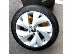 フォルクスワーゲン ゴルフ 8 ヴァリアント 純正ホイール+NEXEN NFERA SPORT SU2