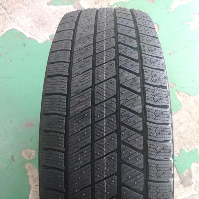 Container 3 TOYOTA
40 Series Alphard
Z grade
Original wheel
+
BRIDGESTONE
BLIZZAK
This VRX32024 model is brand new and therefore offered at a special price.