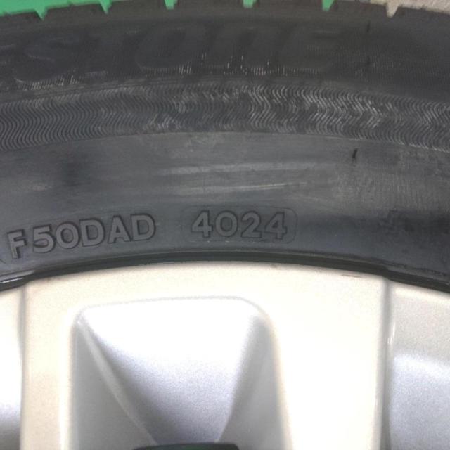 Container 3 TOYOTA
40 Series Alphard
Z grade
Original wheel
+
BRIDGESTONE
BLIZZAK
This VRX32024 model is brand new and therefore offered at a special price.