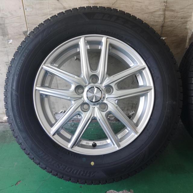 Container 3BRIDGESTONE
ECO
FORME
SE-20 + BRIDGESTONE
BLIZZAK
VRX3