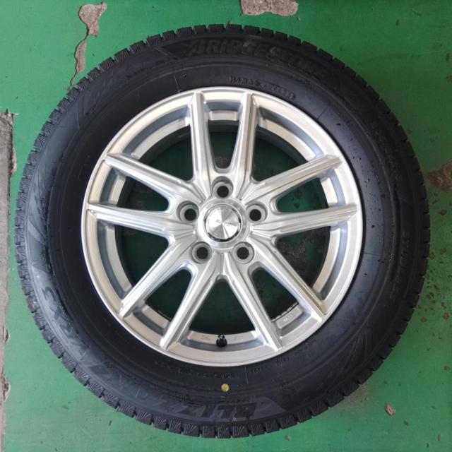 Container 3BRIDGESTONE
ECO
FORME
SE-20 + BRIDGESTONE
BLIZZAK
VRX3