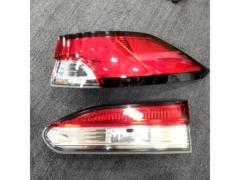 【カローラクロス/ZSG10・ZVG11・ZVG15】 純正テールレンズ 運転席(RH)側のみ