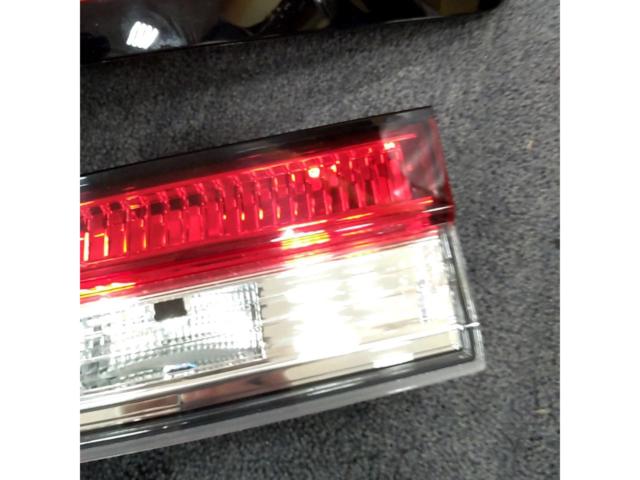 【カローラクロス/ZSG10・ZVG11・ZVG15】 純正テールレンズ 運転席(RH)側のみ
