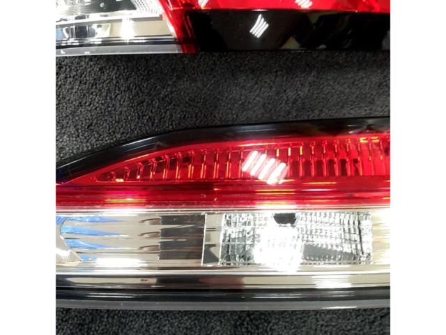 【カローラクロス/ZSG10・ZVG11・ZVG15】 純正テールレンズ 運転席(RH)側のみ