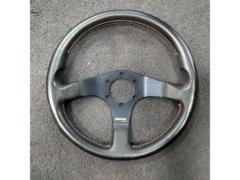 MOMO TUNER 320mm レザーステアリング