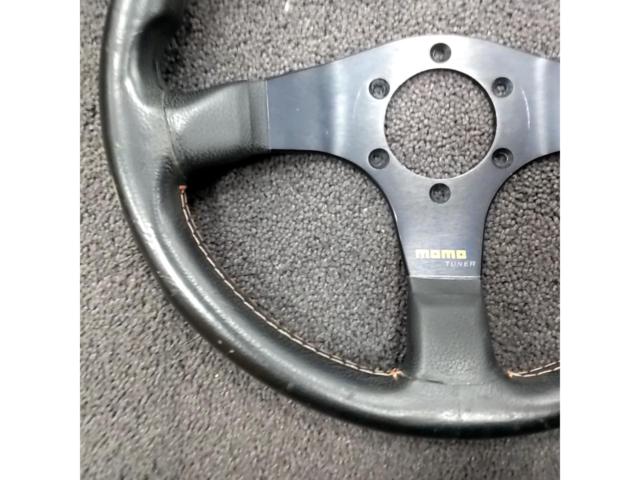 MOMO TUNER 320mm レザーステアリング