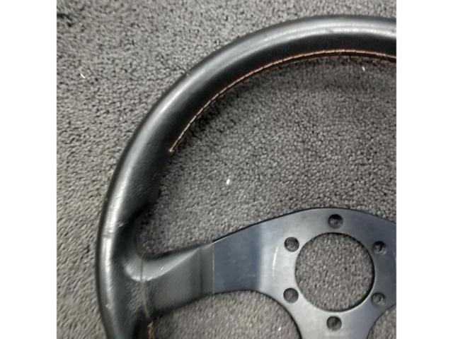 MOMO TUNER 320mm レザーステアリング