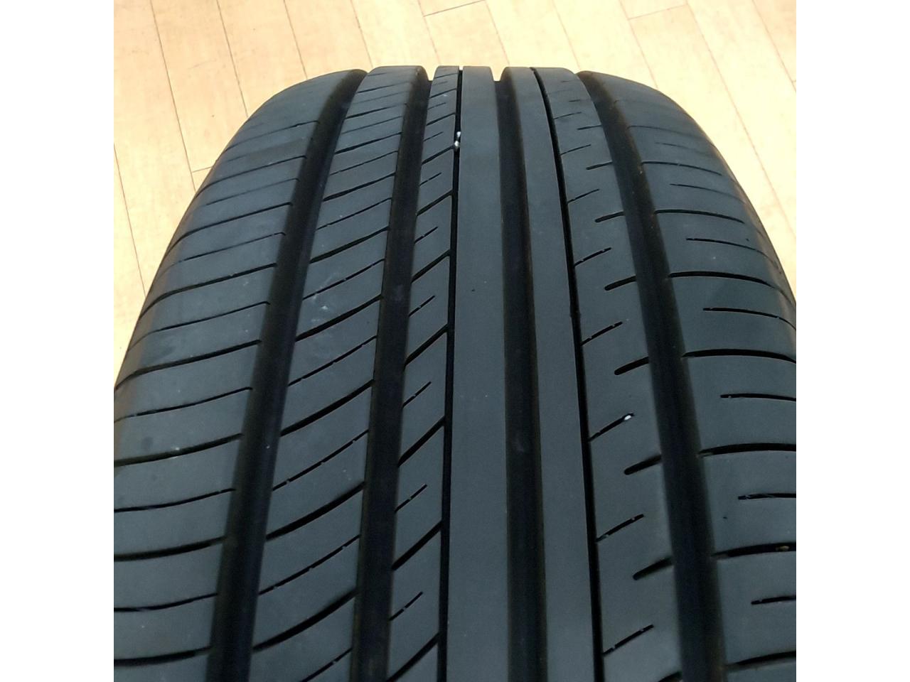 YOKOHAMA
ADVAN
db
V552
235 / 55R19
Single
