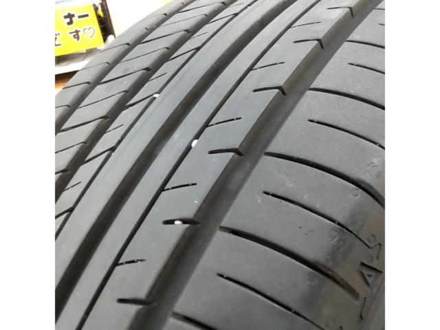 YOKOHAMA
ADVAN
db
V552
235 / 55R19
Single