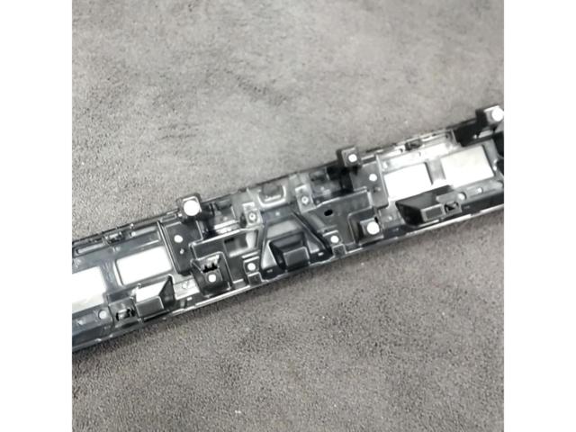 三菱 CV1W/デリカD:5純正リヤガーニッシュ