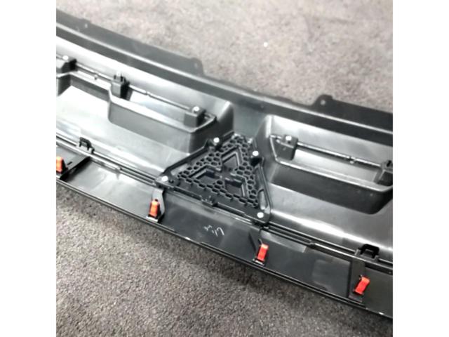 三菱 CV1W/デリカD:5 純正グリル