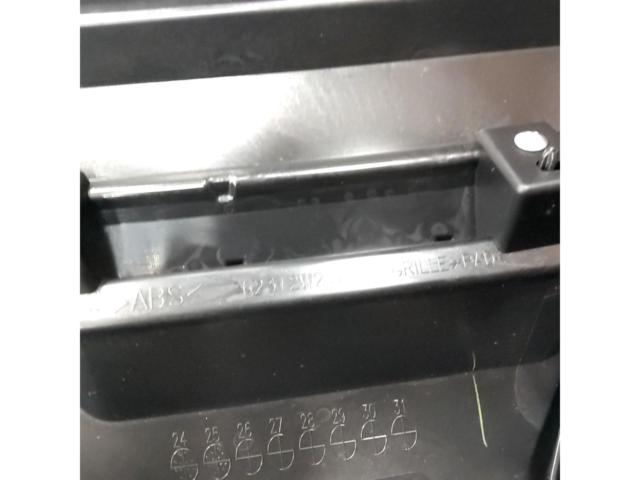 三菱 CV1W/デリカD:5 純正グリル