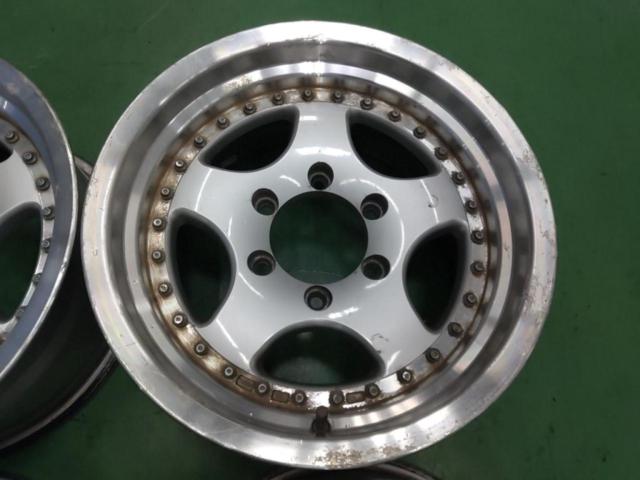 Unknown Manufacturer
Aluminum
5-spoke wheel