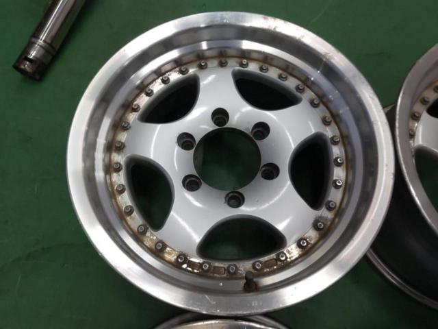 Unknown Manufacturer
Aluminum
5-spoke wheel
