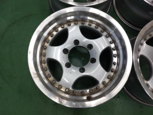 Unknown Manufacturer
Aluminum
5-spoke wheel