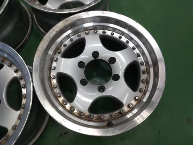 Unknown Manufacturer
Aluminum
5-spoke wheel