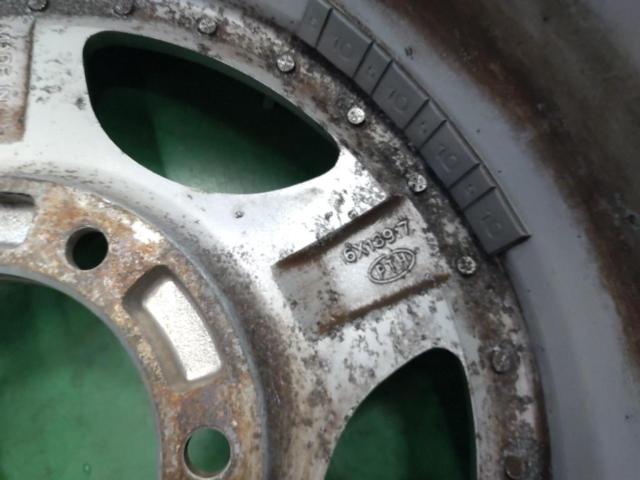 Unknown Manufacturer
Aluminum
5-spoke wheel