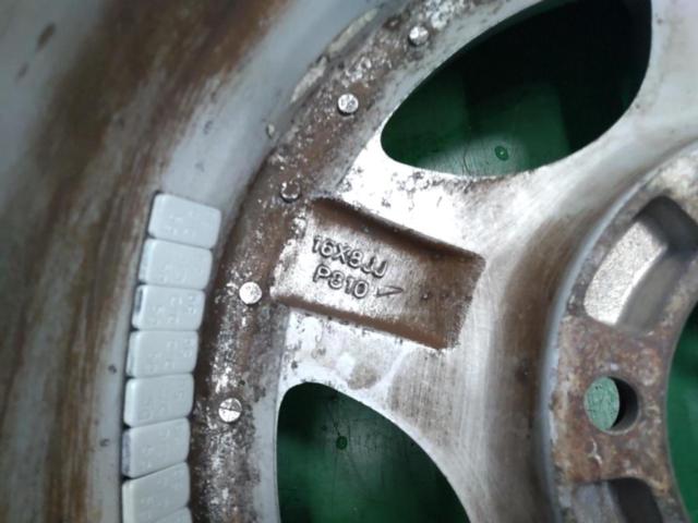 Unknown Manufacturer
Aluminum
5-spoke wheel